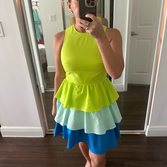 size o , the color - Picture 1 of 3